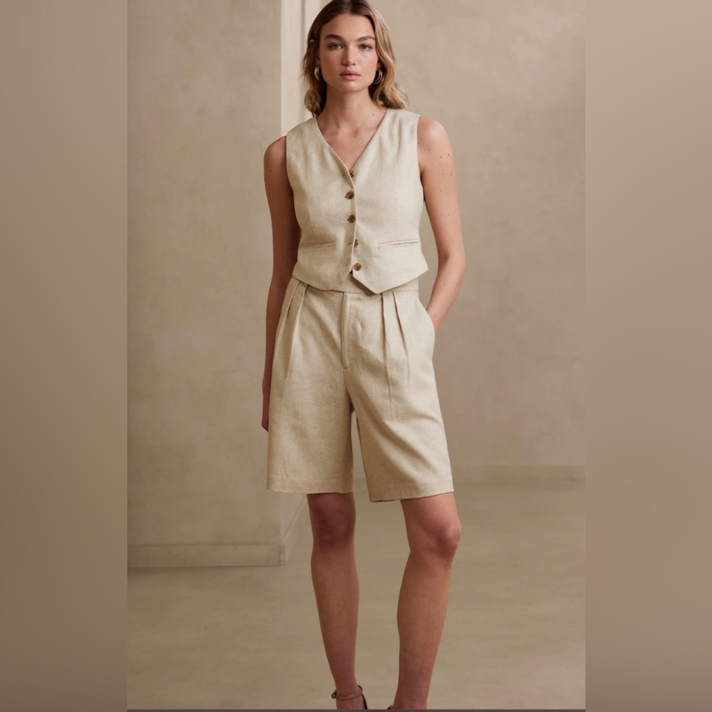 ***NEW WITH TAGS*** LINEN-COTTON BERMUDA SHORT Size 14